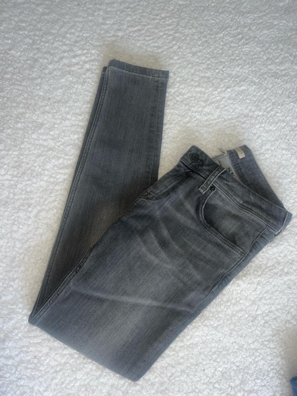 Burberry Women's Skinny Jeans in Grey Wash